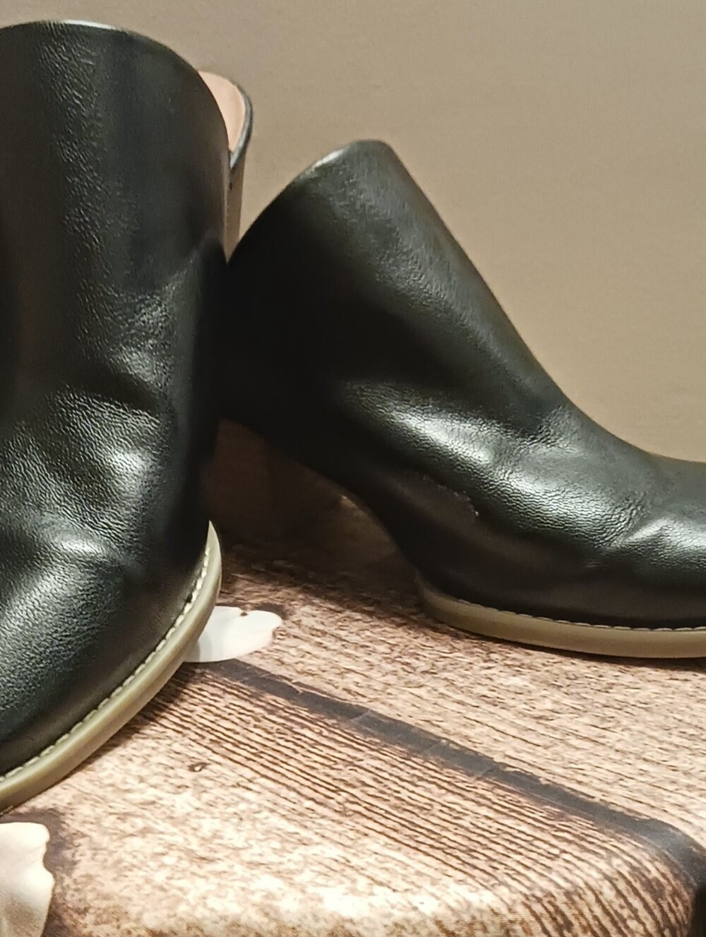 Universal Thread Black Leather Mule Clogs